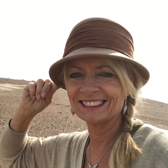 Meet your Posher, Rita - Picture 1 of 1